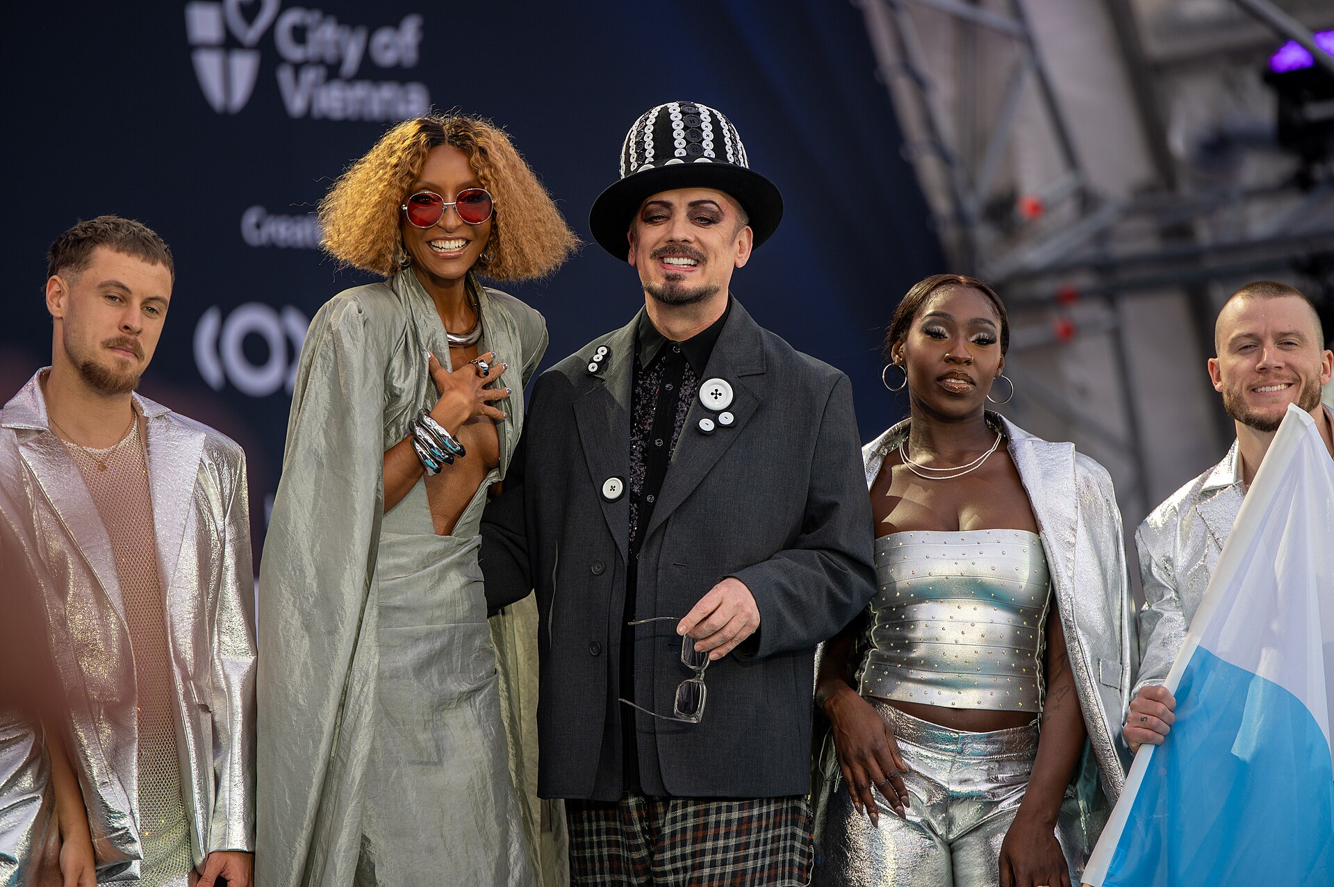 Senhit feat. Boy George - Gallery
